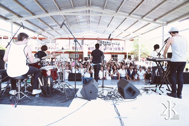Jacks tocando en el CETIS 129 de San Fernando, Tamaulipas